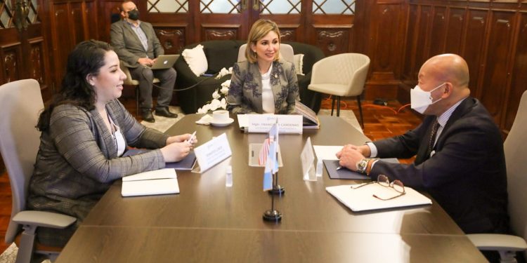 INTCO Medical destaca su interés por invertir en Guatemala