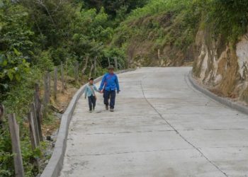 Pavimentación de tramo mejora movilidad en Cubulco