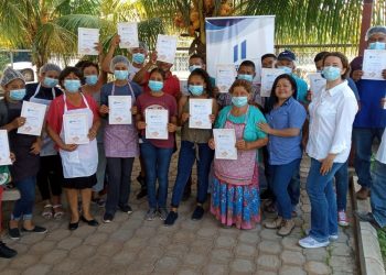 Pequeños productores de tilapia se capacitan para diversificar su oferta