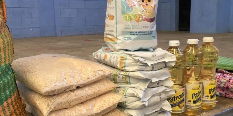 Escuintla: Llevan asistencia alimentaria a niños afectados por la desnutrición
