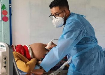 Feria integral de salud beneficia a vecinos de Totonicapán