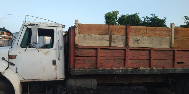 Capturan a piloto de camión señalado de coyotaje por traslado de grupo de migrantes