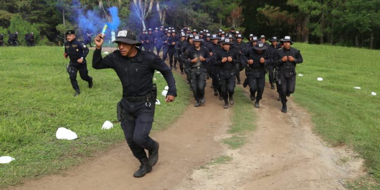 Supervisan formación de la 29 promoción de elementos de Difep