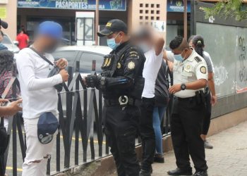 PNC realiza operativos en centro de emisión de pasaportes