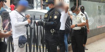 PNC realiza operativos en centro de emisión de pasaportes