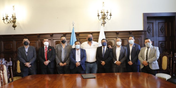 Suscriben convenios para promover descentralización en seis municipios