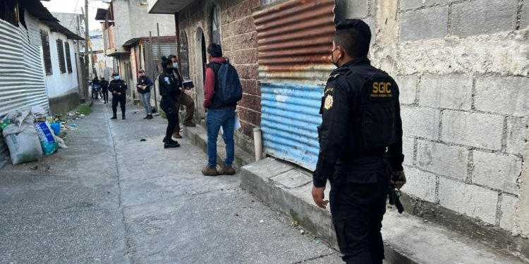 Fuerzas de seguridad efectúan más de 30 allanamientos y una requisa en centro carcelario