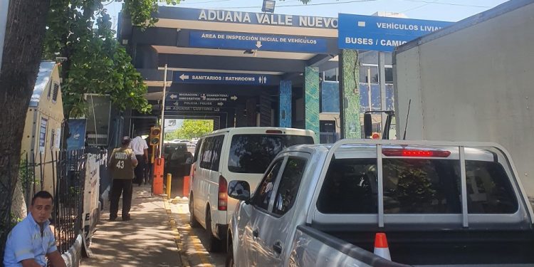 Guatemala y El Salvador buscan agilizar tiempos para el comercio en fronteras