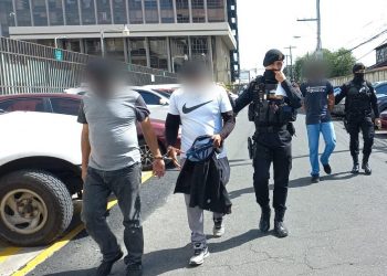 Ejecutan allanamientos contra grupo delictivo dedicado al narcomenudeo