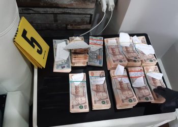 Localizan fusiles y más de 100 mil quetzales durante allanamientos