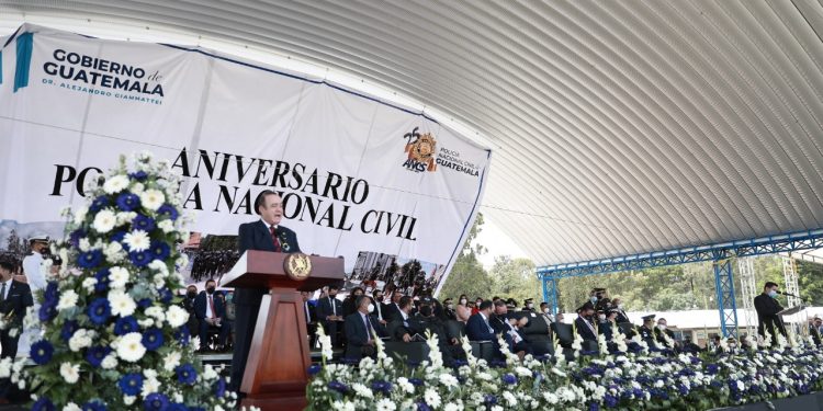 Presidente felicita a la PNC por su 25 aniversario