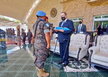 Presidente entrega bandera nacional a XXII Contingente, que será desplegado a República Democrática del Congo