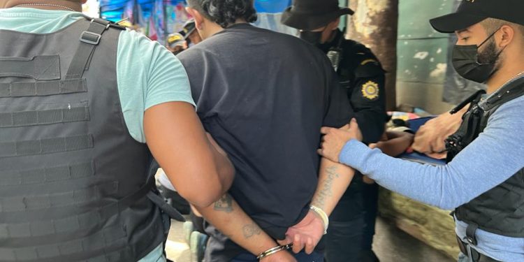 Detienen a responsables de amenazar a ciudadanos en las cercanías del Hospital Roosevelt