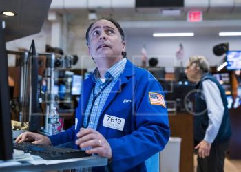 Wall Street abre en rojo y el Dow Jones pierde un 1.81 %