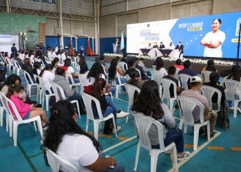 presentaron un programa de becas para la capacitación en Atención Integral en Enfermería.