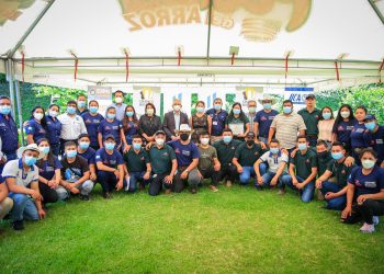 Reciben a jóvenes becados con técnico laboral agropecuario
