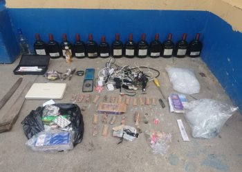 Localizan licor y celulares durante requisa en centro preventivo de Puerto Barrios, Izabal