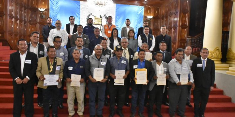 Alcaldes de Suchitepéquez agradecen seguimiento a compromisos presidenciales