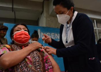 Destacan que mujeres acuden más a servicios de Salud