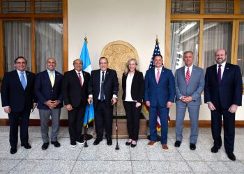 Presidente recibe a delegación bipartidista del Congreso de Estados Unidos