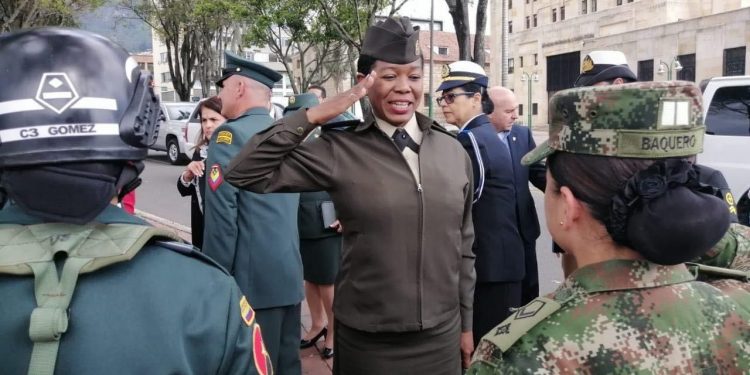 Mujer izabalense comparte experiencias sobre servicio militar en el extranjero