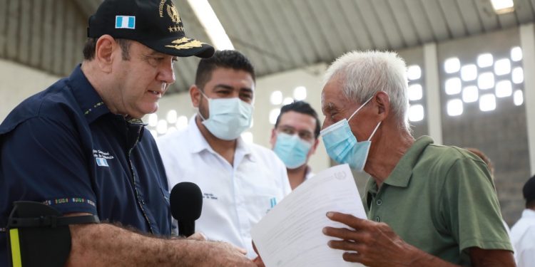 Programa del Adulto Mayor beneficia a pobladores de Morales, Izabal