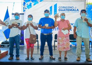 Pequeños agricultores de Chiquimula reciben estipendio por conservación de suelos