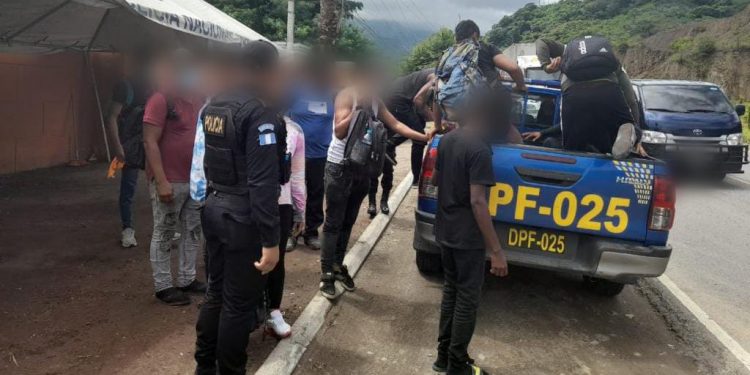 Remiten a Migración a 59 extranjeros por ingreso irregular al país