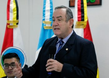 Presidente llama a trabajar juntos en el desarrollo del país.