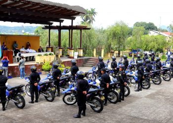 Entregan 30 motocicletas a agentes policiales de Alta Verapaz