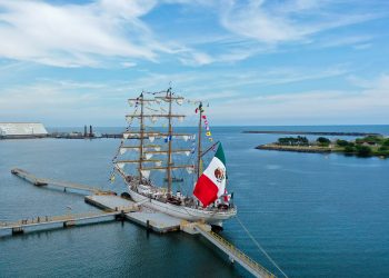 Buque Cuahtémoc en Guatemala