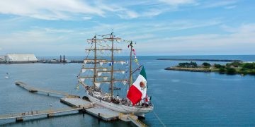 Buque Cuahtémoc en Guatemala