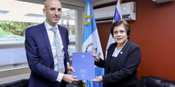 Embajador designado de Israel presenta copias de estilo en Guatemala