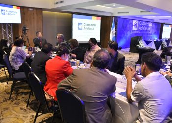 Establecen mesas de trabajo para impulsar economía nacional