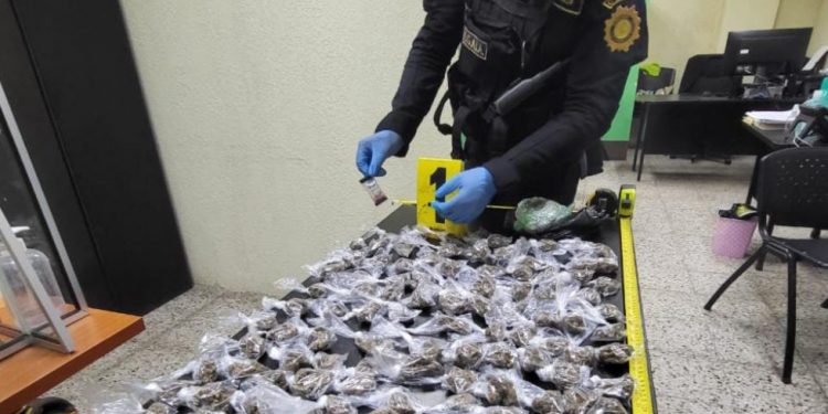 Capturas, droga y dinero incautado en operativo contra el narcomenudeo