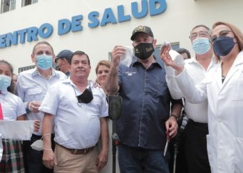 El presidente Alejandro Giammattei en inauguración del centro de salud en Suchitepéquez.