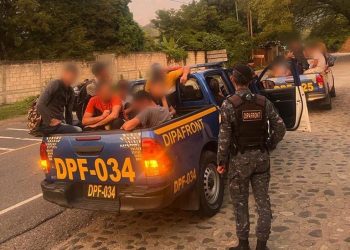 Remiten a Migración a grupo de venezolanos por ingreso irregular al país