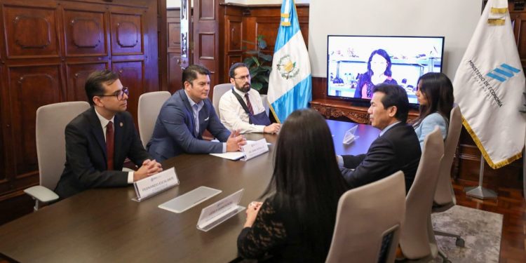 Unen esfuerzos para impulsar el desarrollo del sector emprendedor de Guatemala