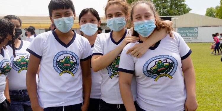 Presidente agradece a los jóvenes por ser el motor de cambio del país