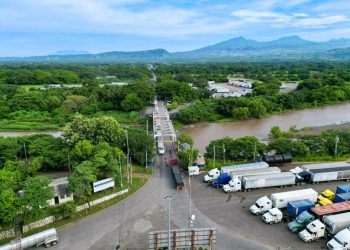 Guatemala y El Salvador fortalecen atención en aduanas para el comercio