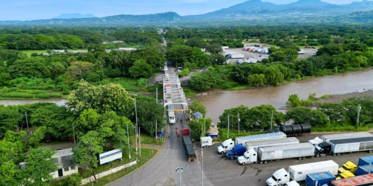 Guatemala y El Salvador fortalecen atención en aduanas para el comercio