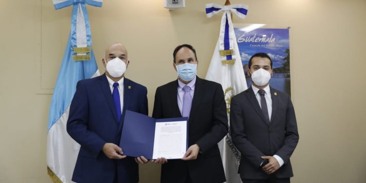 Desarrollarán plataforma para fortalecer simplificación de requisitos y trámites administrativos