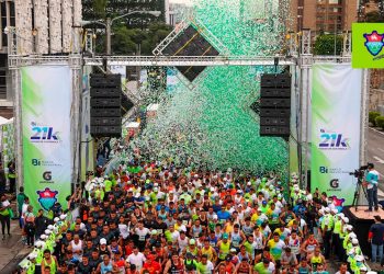 Guatemaltecos llenan las calles de la capital con la 21k