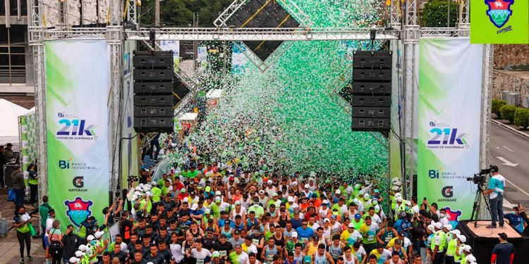 Guatemaltecos llenan las calles de la capital con la 21k