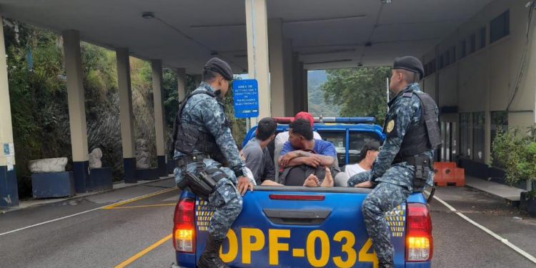 PNC asiste a 39 extranjeros