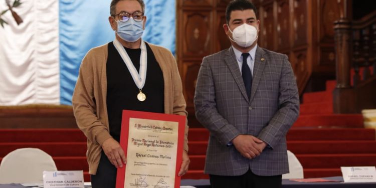 Rafael Cuevas Molina, ganador del Premio Nacional de Literatura en 2021.