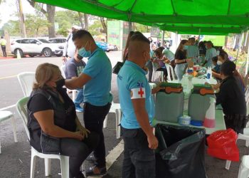PNC y Ejército realizan jornada de salud en la Feria de Jocotenango
