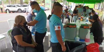 PNC y Ejército realizan jornada de salud en la Feria de Jocotenango