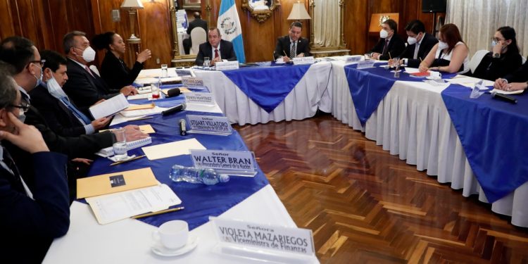 La entrega del segundo informe trimestral de a CPCC del 2022, se efectuó en Casa Presidencial.