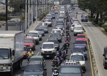 Presidente firma acuerdo para exoneración de multas del impuesto sobre circulación de vehículos